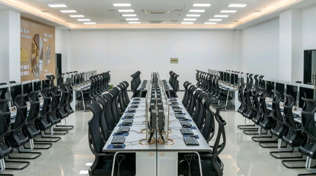 电子阅览室照片1.jpg