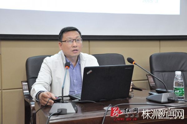 株洲市科技局局长肖建平作《中央财政科技计划和项目管理改革浅析》讲座