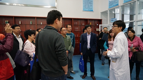 参观啤酒生产车间