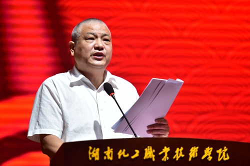 王
