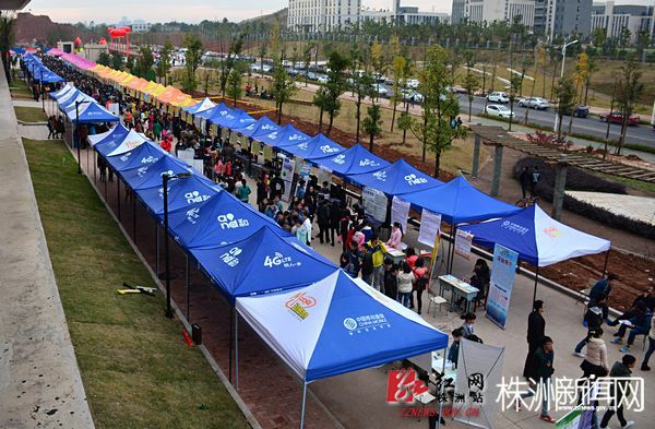 nEO_IMG_招聘会现场2