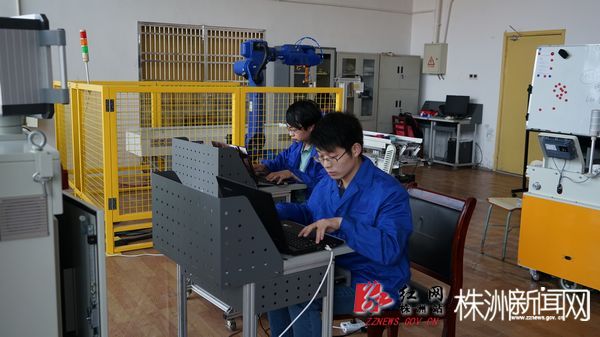 nEO_IMG_工业机器人应用技术赛场